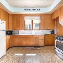 Manistee Pet Friendly Home with 3 Beds / 2 Baths