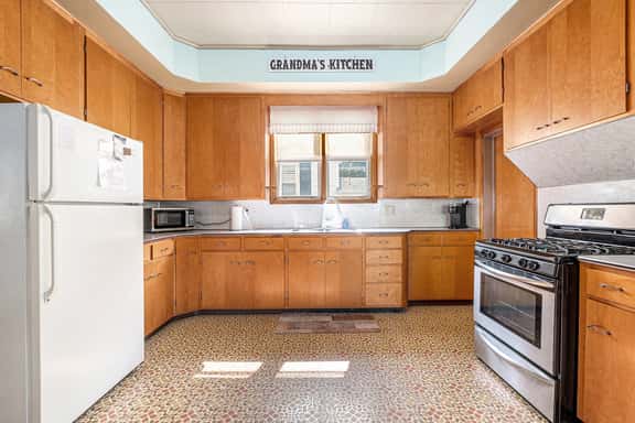 Manistee Pet Friendly Home with 3 Beds / 2 Baths - Image 1