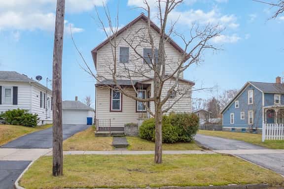 Manistee Pet Friendly Home One Bed / One Bath - Image 1