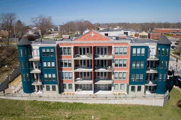 Manistee Edgewater Condo with 2 Bedrooms and 1 Bathroom - Image 1