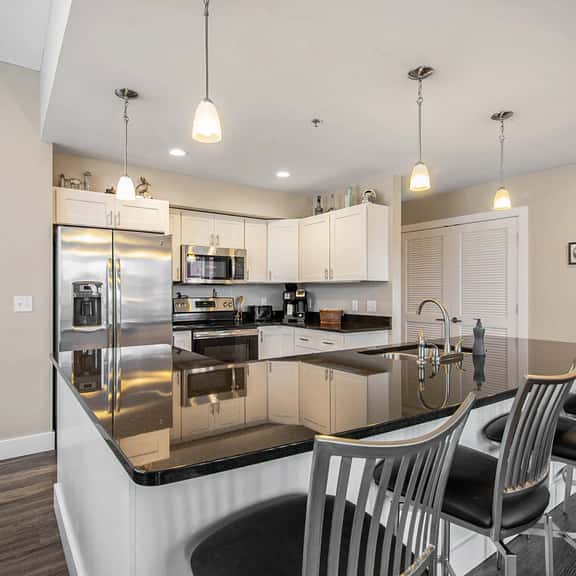 Manistee Condo #11 Sleeps 8 - Image 1