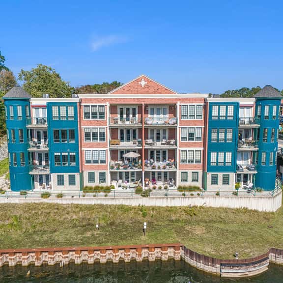 2 bed condo on Manistee River, Downtown - Image 1