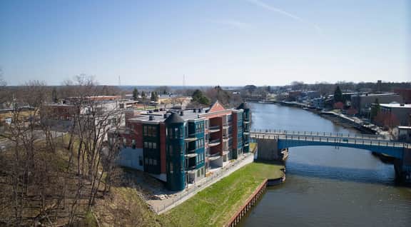 Manistee Condo #11 Sleeps 8 - Image 3